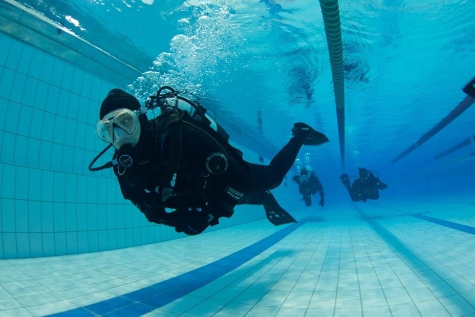 Curso en saco seco y buceo en Islandi