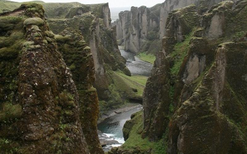 Fjaðrárgljúfur Canyon 