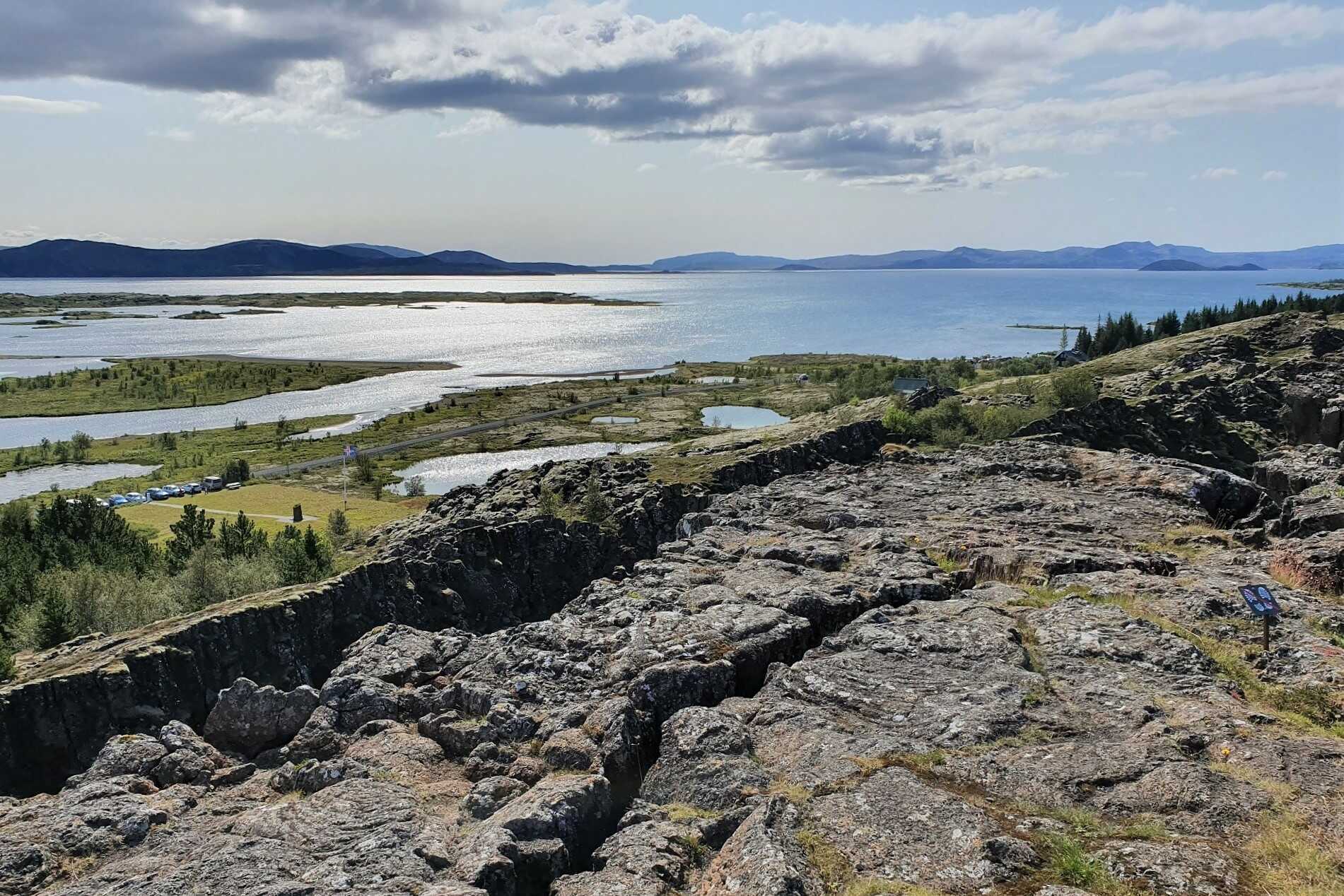 Parque Nacional de Thingvellir en Islandia Lago Thingvallavatn en el Parque Nacional de Thingvellir