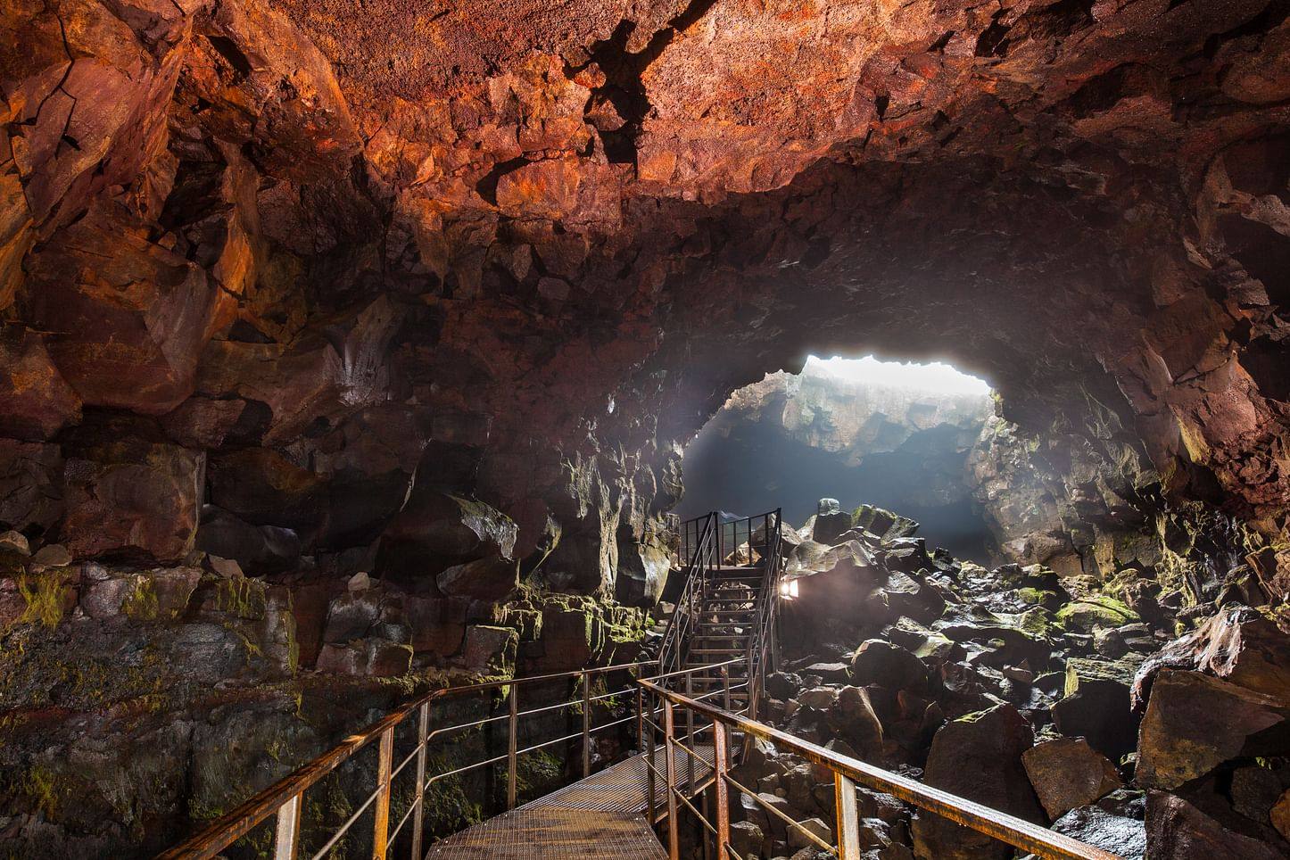 cueva the lava tunnel raufarholshellir