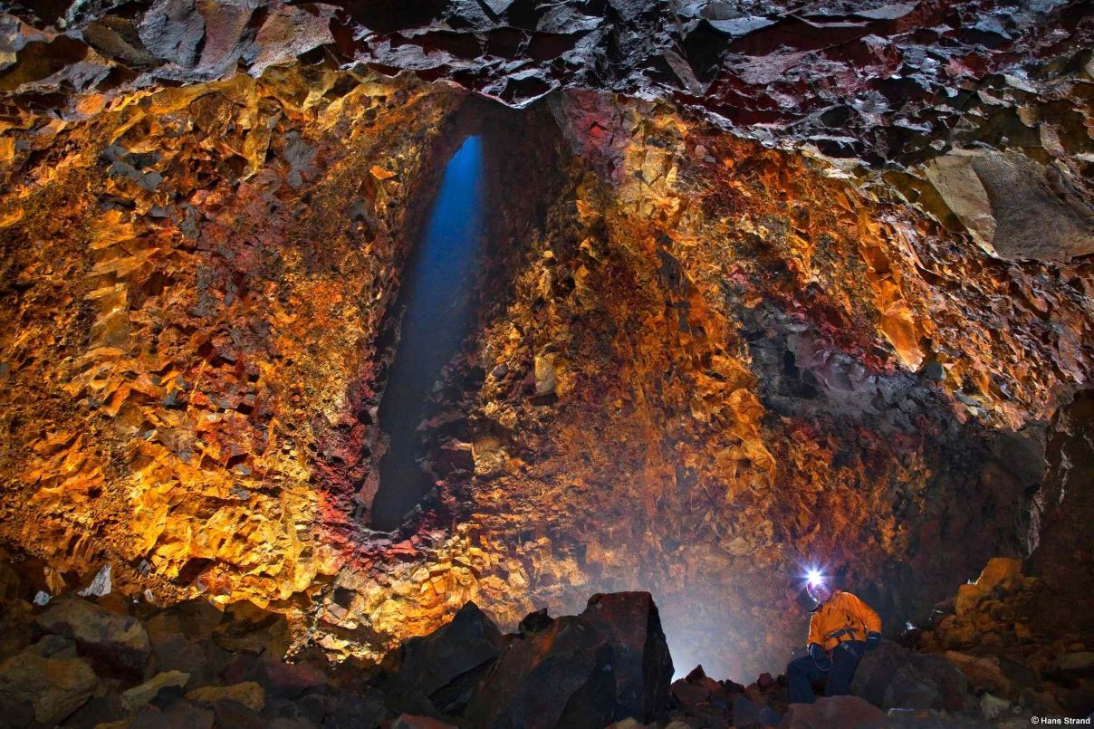 dentro del volcan islandia excursion