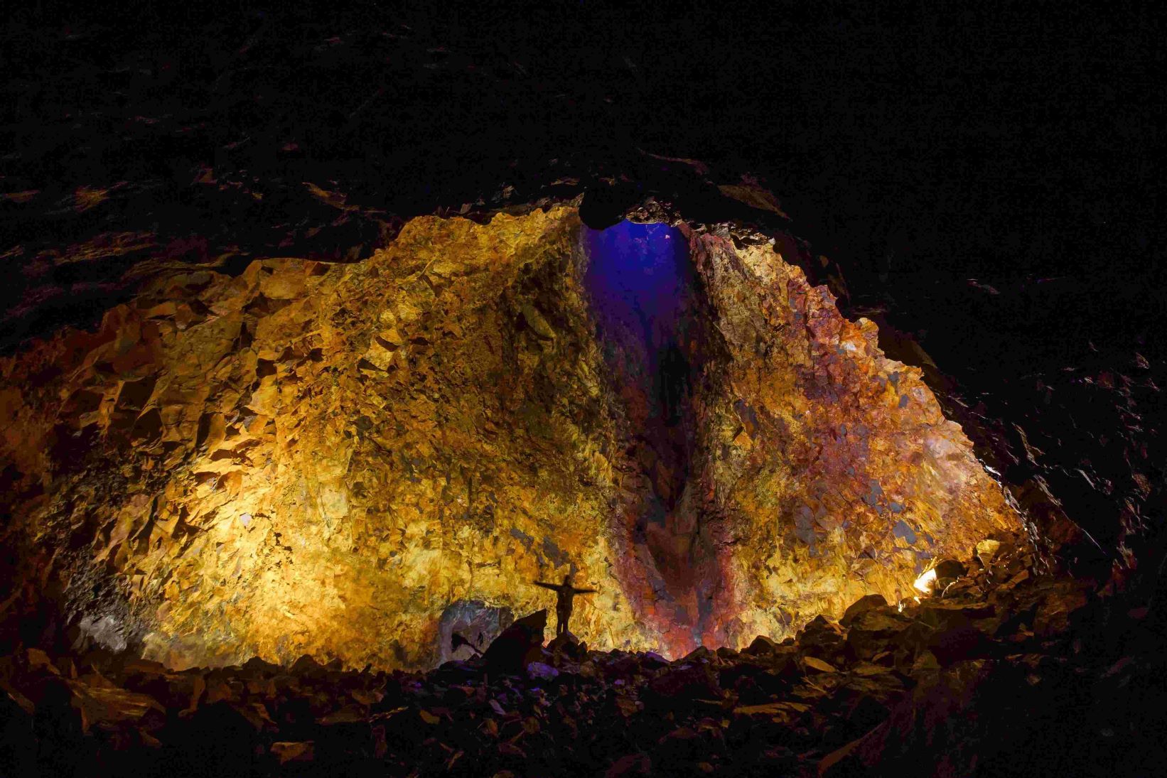 paisaje subterraneo dentro del volcan thrihnukagigur