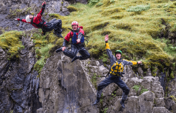 salto-rio-glaciar salto al rio en Islandia