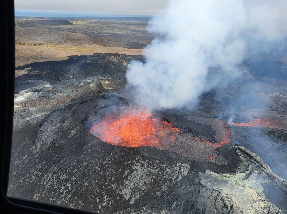 volcan desde helicopter islandia